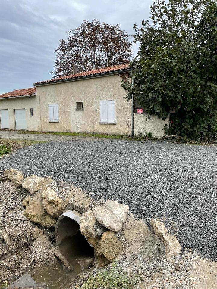 ENROCHEMENT ET CHEMIN D'ACCES